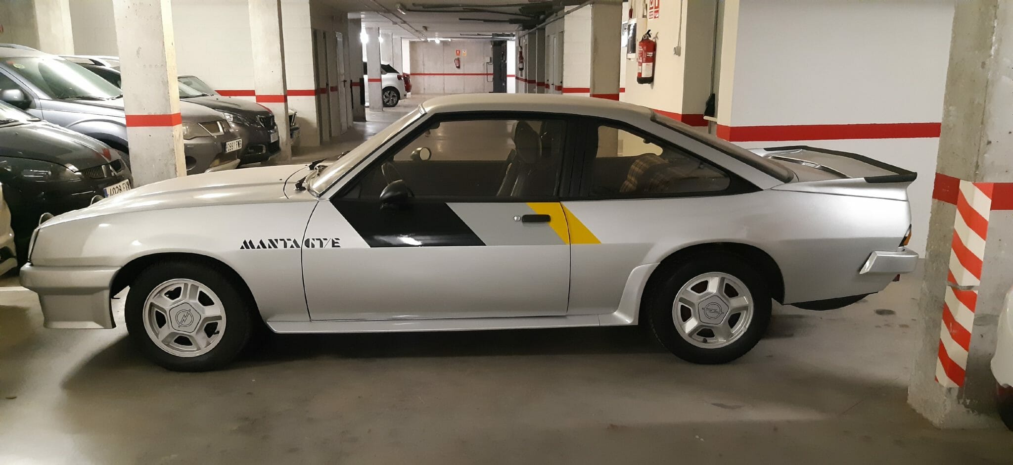 Panneau Décoration Garage 'Opel Manta GTE' - Dimensions 1200x305 Mm, Neuf, Idéal Atelier Ou Mancave