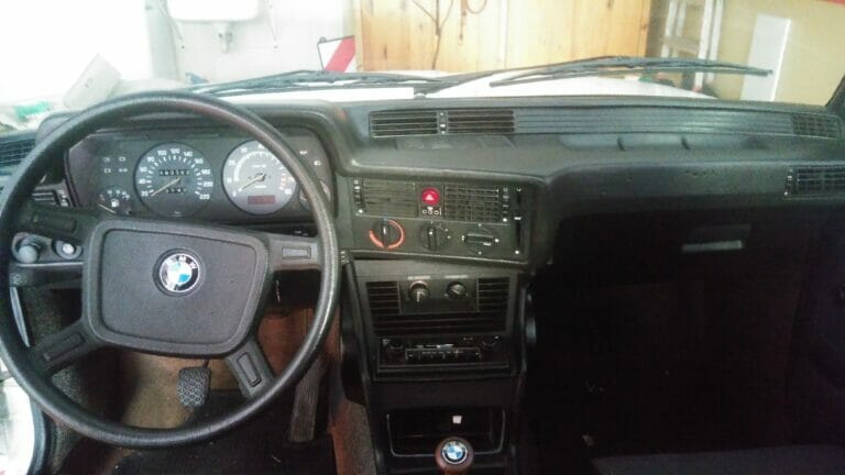 BMW 323i E21 : Cabin before reupholstering